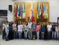 Câmara de Jacareí recebe alunos para discutir cidadania