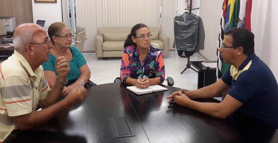 Arildo recebe moradores do Vila Garcia para discutir melhorias no bairro