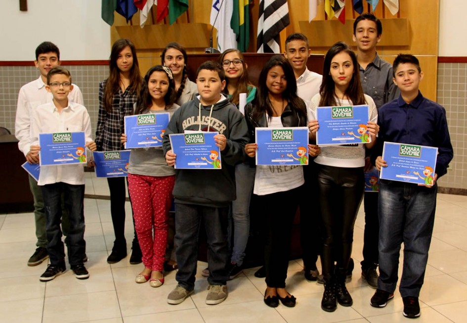 Vereadores do projeto Câmara Jovem tomam posse em Jacareí