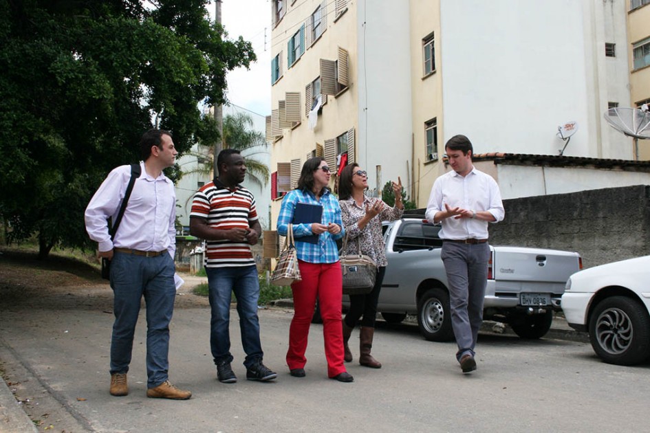 Edinho Guedes faz reunião por melhorias no CDHU do Campo Grande