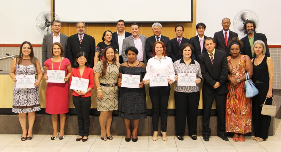 “Ser professor é semear sonhos”, afirma professora em homenagem solene na Câmara