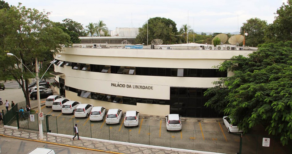 Comissão de Educação promove ato público contra reorganização da rede estadual