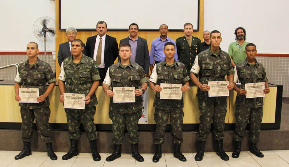 Atiradores do Exército Brasileiro são homenageados na Câmara de Jacareí