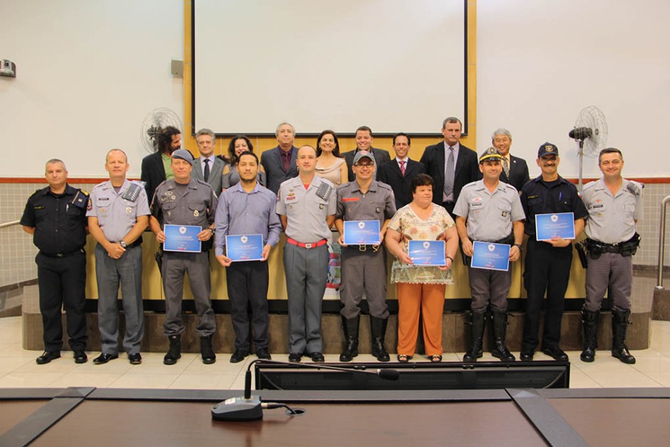 Câmara homenageia profissionais da segurança pública de Jacareí