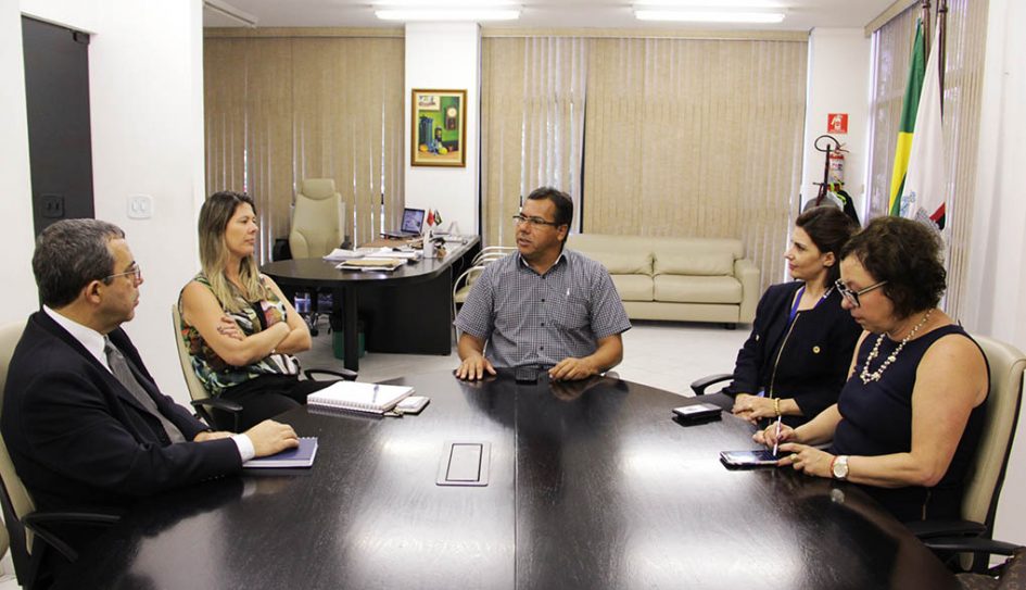 Presidente da Câmara auxilia empresa do setor de Defesa a identificar parceiros para projeto social