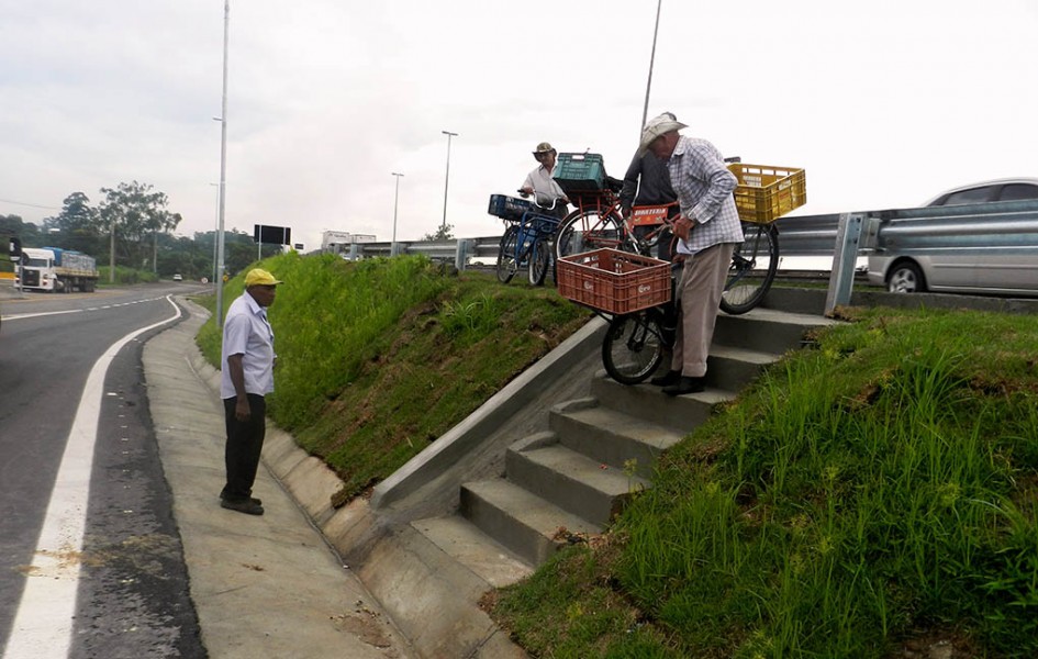 Valmir do Parque Meia Lua apresenta requerimentos para a CCR Nova Dutra e EDP Bandeirante