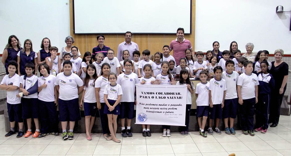 Alunos do Parque Califórnia pedem ajuda de vereadores para preservar nascentes do local