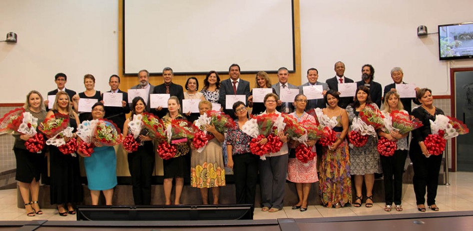 Câmara homenageia mulheres por seus trabalhos na luta contra violência de gênero