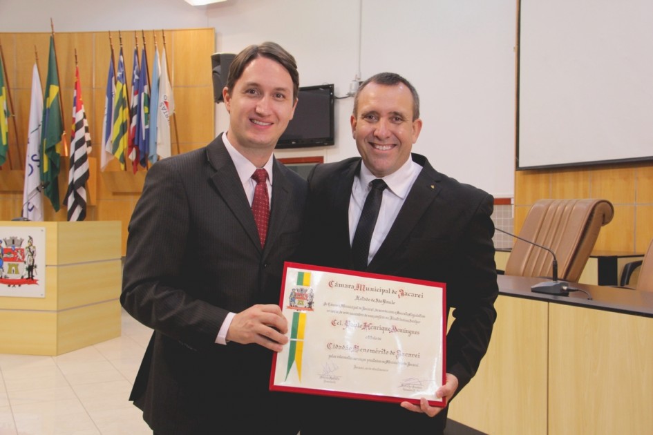 Coronel da Polícia Militar Paulo Henrique Domingues é homenageado pela Câmara Municipal