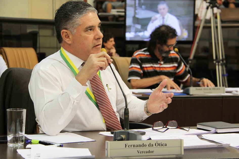 Fernando da Ótica questiona Prefeitura sobre atraso na entrega dos exames da Santa Casa