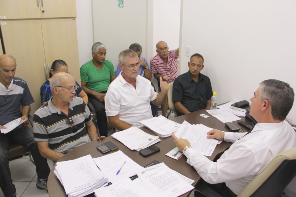 Moradores do Chácaras Guararema procuram Fernando da Ótica por falta de infraestrutura no bairro