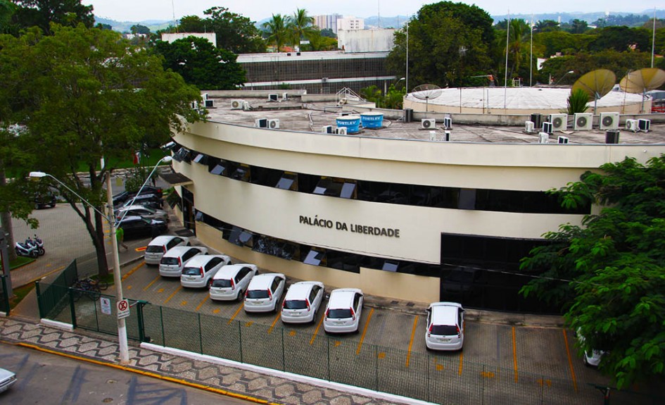 Câmara Municipal concede título de Cidadão Jacareiense a Julinho Tosi