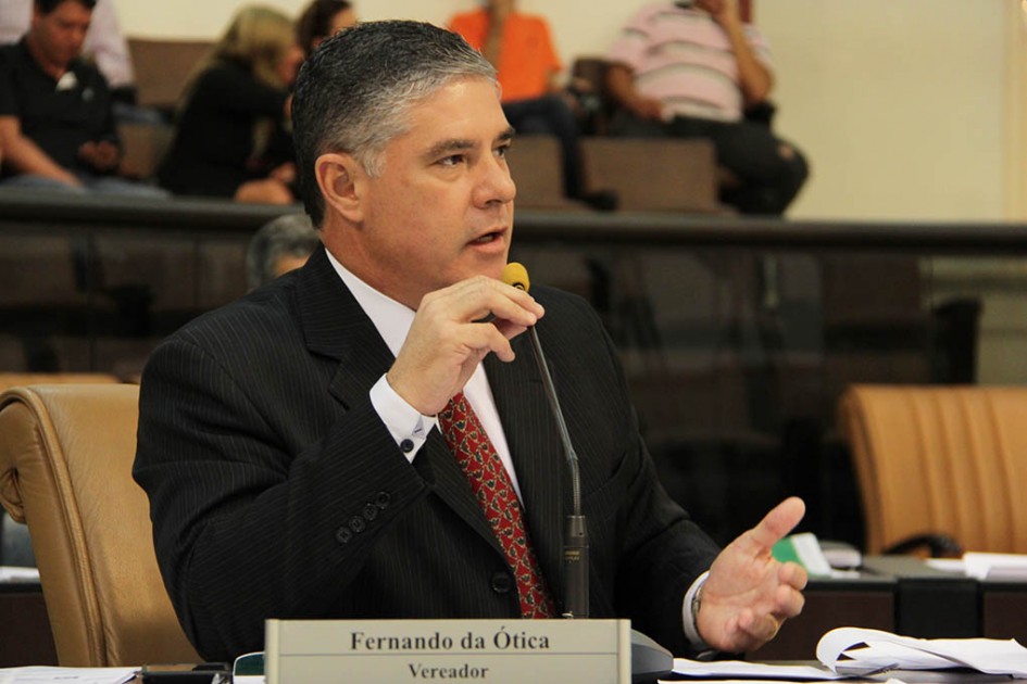 Fernando questiona CCR sobre arrecadação em cabine de pedágio na entrada de Jacareí