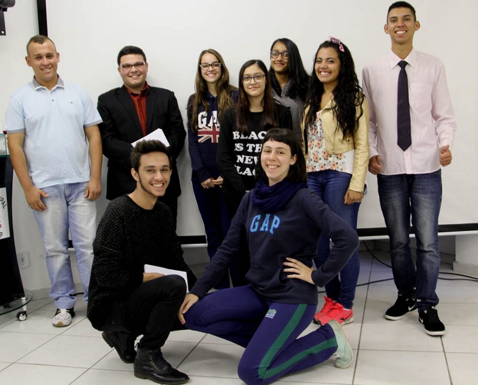 Escolas de Jacareí elegem vereadores do Projeto Câmara Jovem 2016