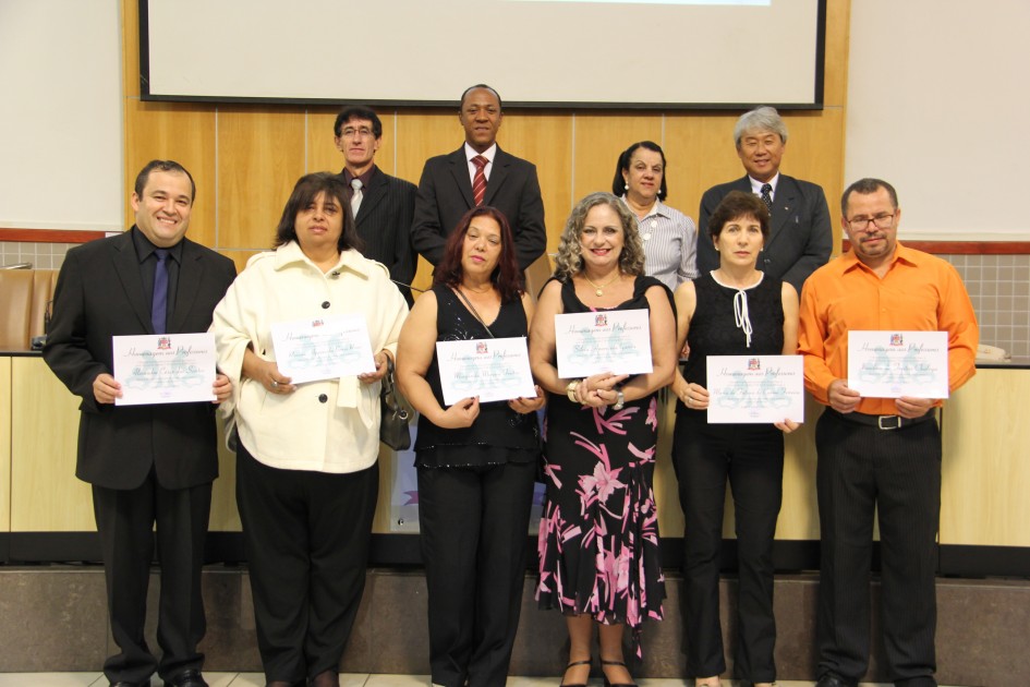 Homenagem ao Professor é marcada por reconhecimento do ofício em Jacareí