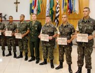 Câmara entrega diploma de láurea a atiradores do Tiro de Guerra de Jacareí