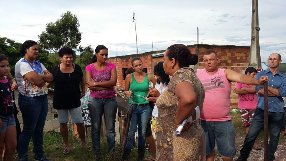 Presidente da Câmara visita mutirão de moradores do Estância Porto Velho