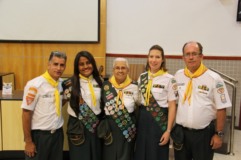 Câmara Municipal homenageia Clube Desbravadores Luzeiros do Vale