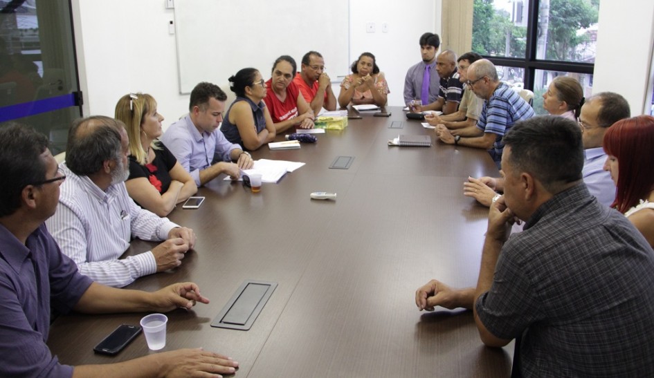 Em reunião na Câmara, sindicatos finalizam debate sobre concessão de adicional a servidores