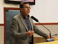 Arildo quer substituição de postes de madeira na Rua Humberto de Campos, no Veraneio Ijal