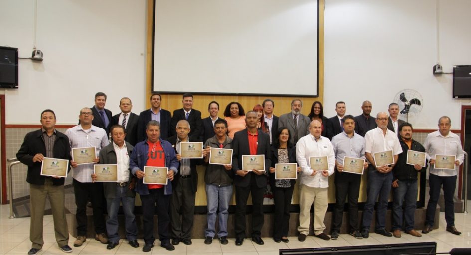 Trabalhadores de Jacareí recebem homenagem na Câmara Municipal