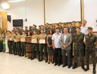 Em solenidade, Câmara homenageia atirador do Tiro de Guerra de Jacareí