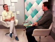 Carlos Marchi, autor de relato biográfico do ex-senador Teotônio Vilella, é entrevistado pela TV Câmara