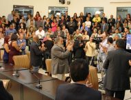 Câmara Municipal homenageia líderes comunitários em cerimônia solene