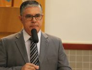 Fernando questiona prefeitura sobre edificações próximas à canal e fim de atendimento psicológico no SIM