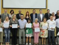 Profissionais da Saúde recebem homenagem dos vereadores em noite solene na Câmara de Jacareí