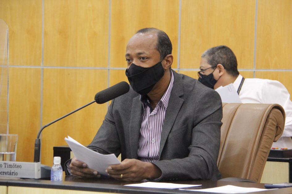 Rogério Timóteo questiona falta de médicos nas UBS do Pagador Andrade e Parque Brasil
