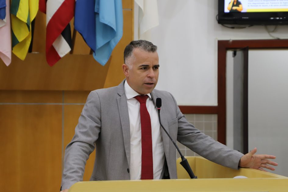 Luís Flávio questiona prefeito sobre atraso para conclusão da terceira ponte