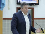 Dr. Rodrigo Salomon questiona Prefeitura sobre custos de concurso público para contratação de médicos