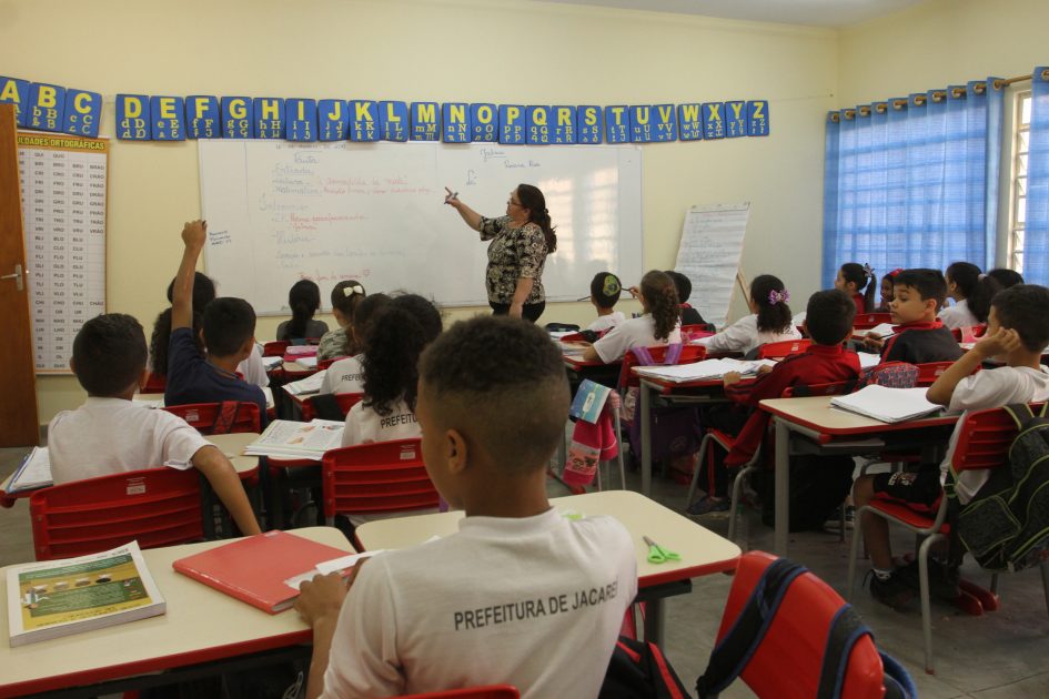 Projeto prevê reajuste no piso salarial de professores da rede pública de Jacareí