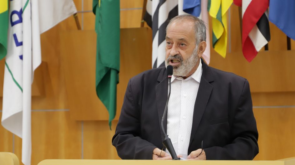 Valmir questiona prefeito sobre segurança para travessia de pedestres na Avenida dos Migrantes