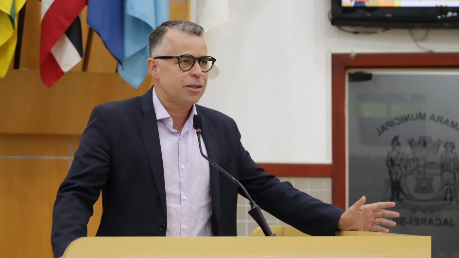 Luís Flávio questiona prefeito sobre gastos com decisões judiciais para fornecimento de fralda geriátrica