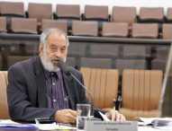 Valmir questiona Prefeitura sobre falta de lombadas em vias do Parque Meia Lua