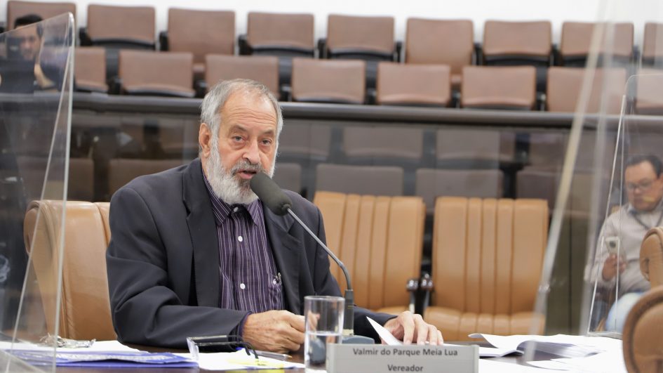 Valmir questiona Prefeitura sobre falta de lombadas em vias do Parque Meia Lua