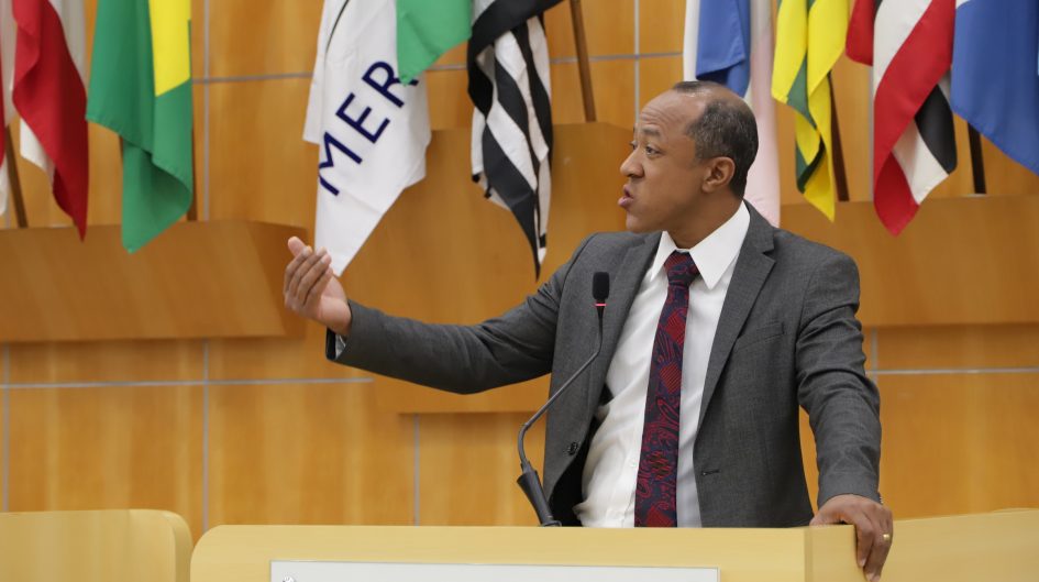 Rogério questiona prefeito sobre discurso do Presidente da Fundação Cultural de Jacarehy