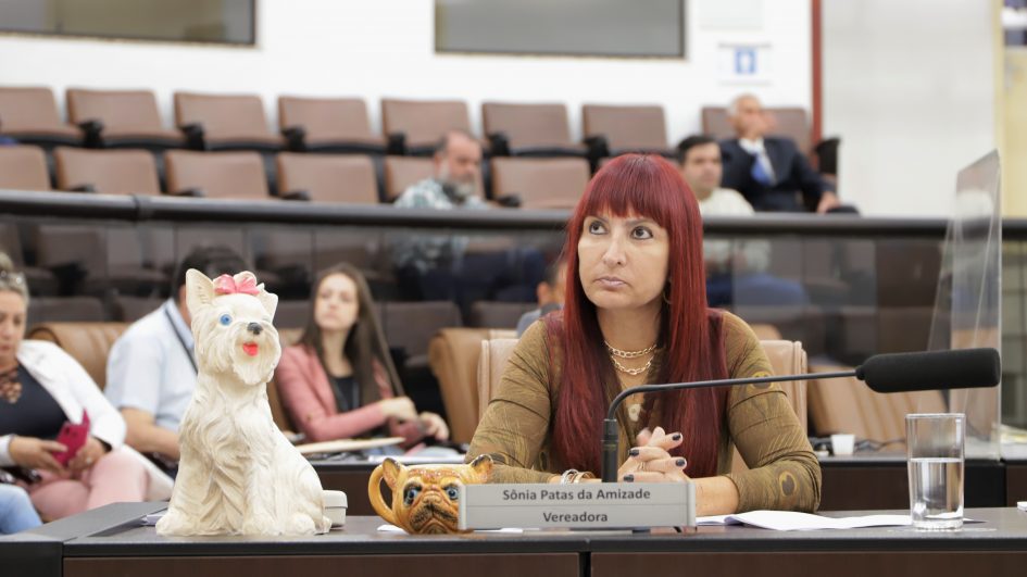 Sônia questiona prefeito sobre paralização da vacinação antirrábica de cães e gatos