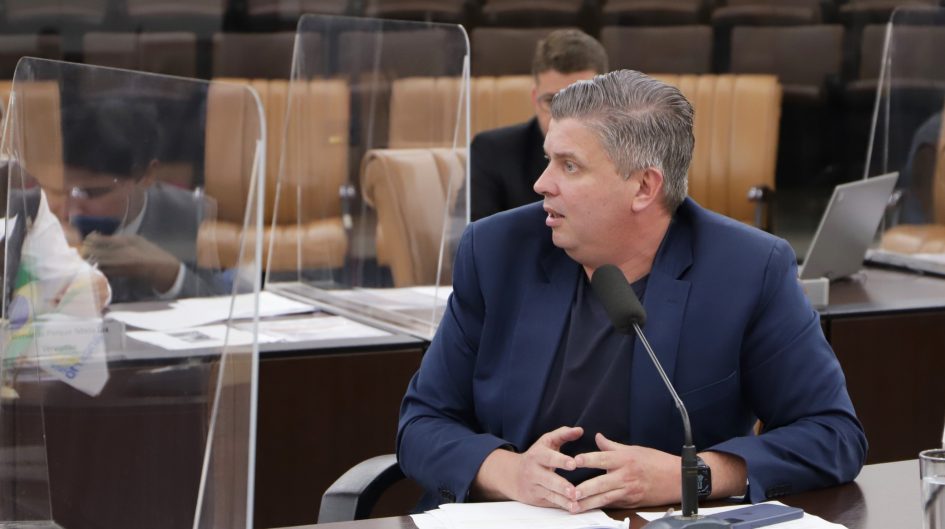 Dr. Rodrigo questiona prefeito sobre execução de emendas impositivas