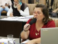Maria Amélia questiona prefeito sobre falta de uso de recursos de emendas impositivas na Saúde