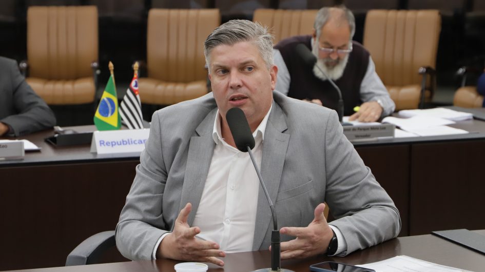 Dr. Rodrigo questiona prefeito sobre desabamento de parede da Capela do Rosário