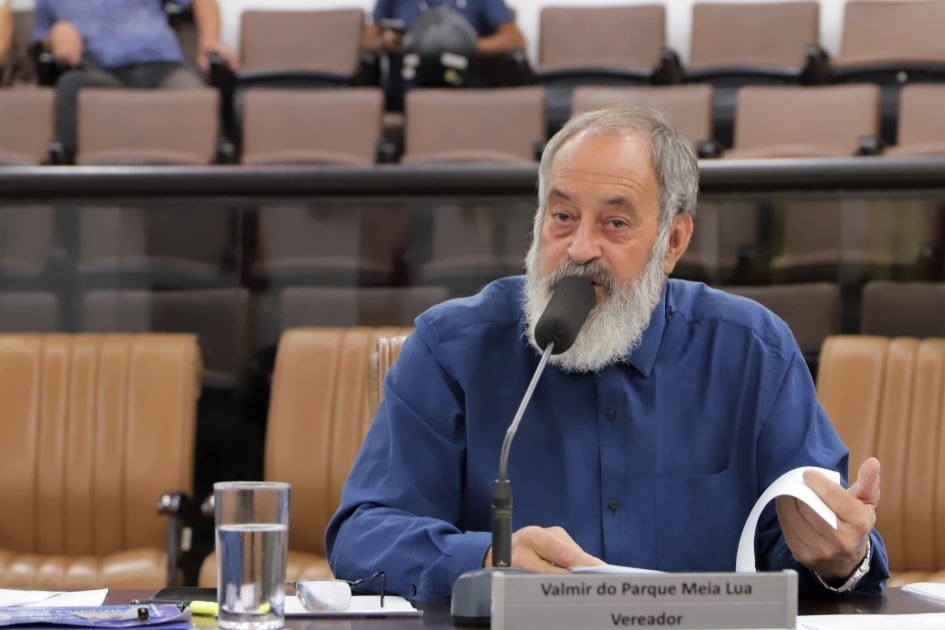 Valmir questiona prefeito sobre falta de pintura de lombadas em ruas e avenidas na Vila Garcia