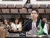 Hernani questiona prefeito sobre falta de contratação de estagiários para rede pública