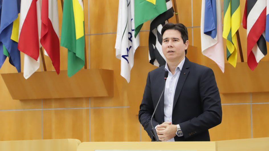 Hernani questiona prefeito sobre falhas em asfalto e calçamento na Terceira Ponte