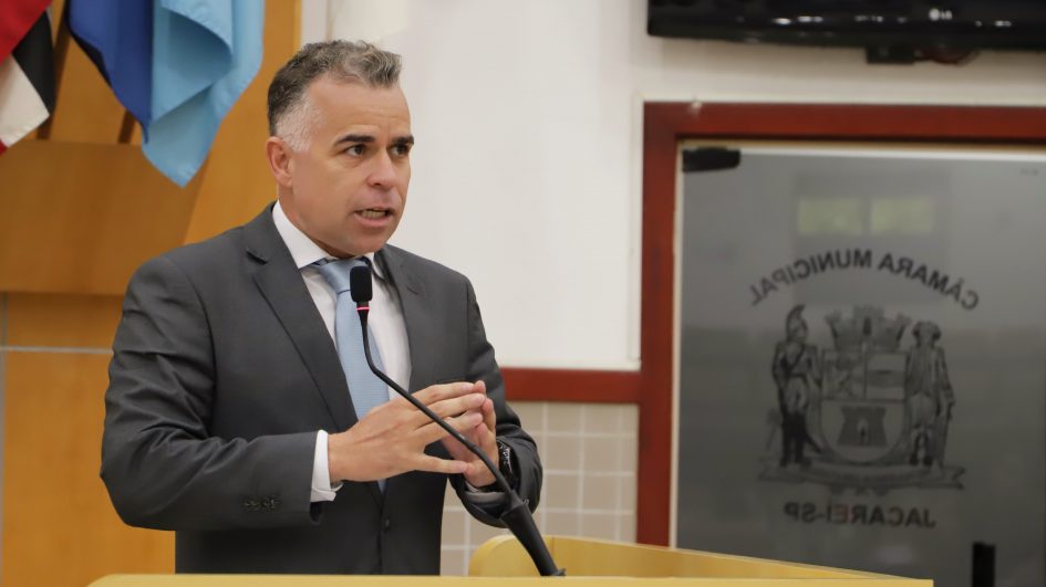 Luís Flávio questiona Prefeitura sobre gratuidade de transporte coletivo a pessoas com deficiência