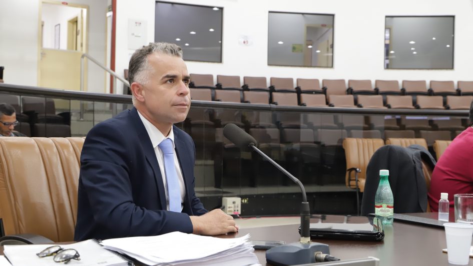 Luís Flávio questiona prefeito sobre falta de manutenção do EducaMais Centro