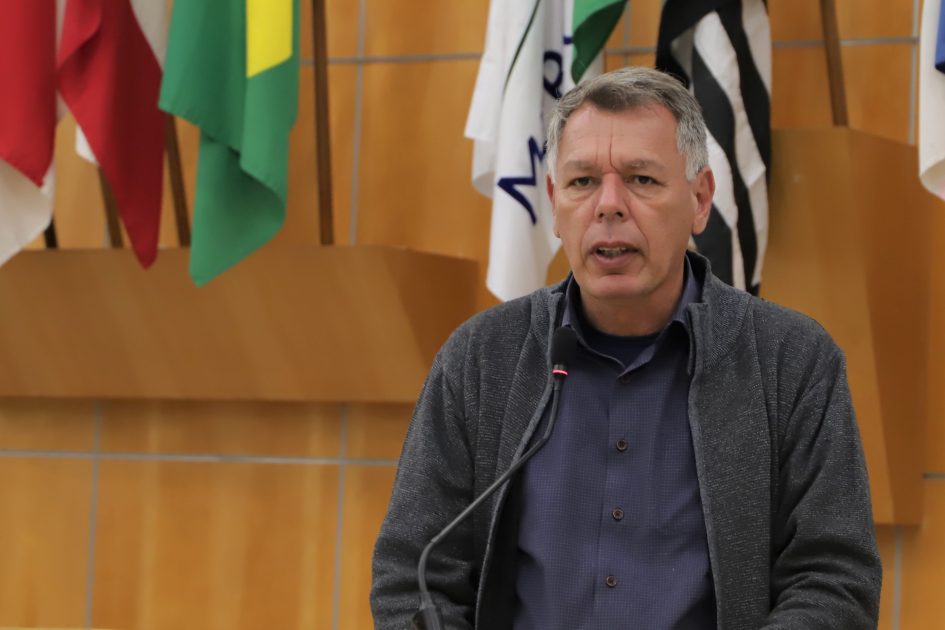 Roberto Abreu pede melhorias em estrada municipal no Parateí do Meio