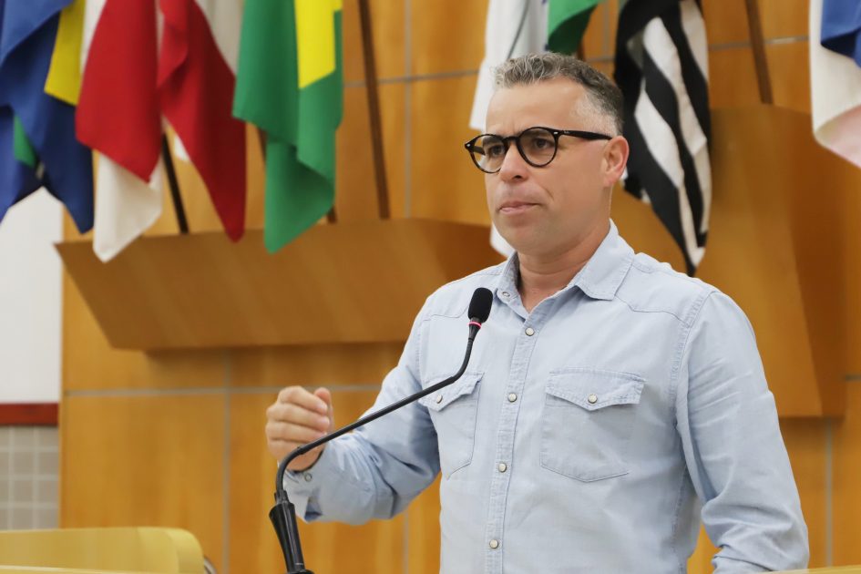 Luís Flávio questiona prefeito sobre execução de emendas impositivas a entidades de Jacareí